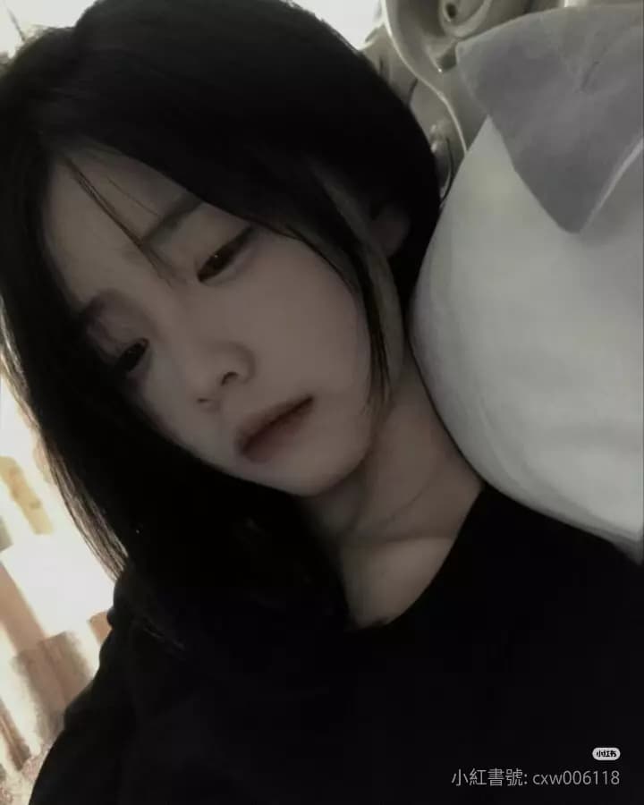 Cold Girl>< thumbnail