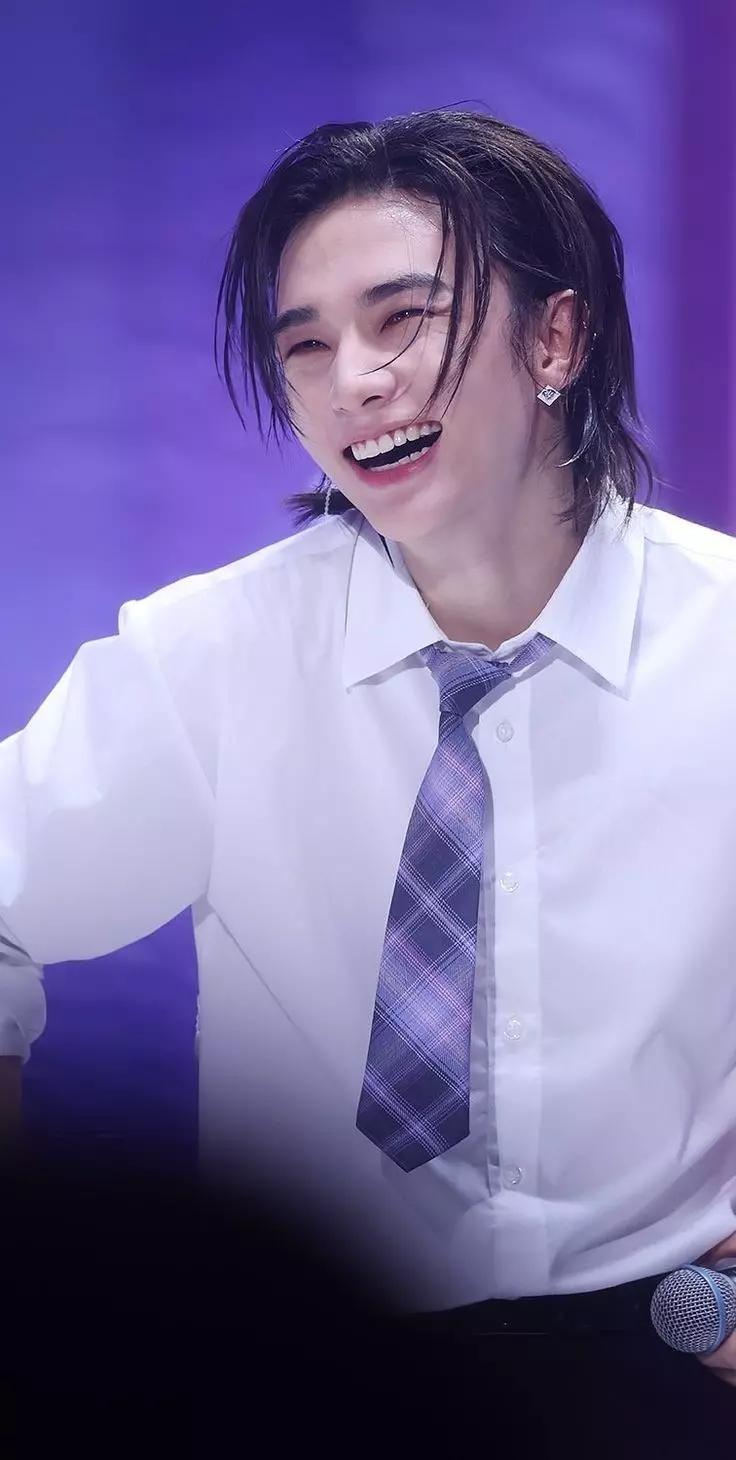 Hwang Hyunjin thumbnail