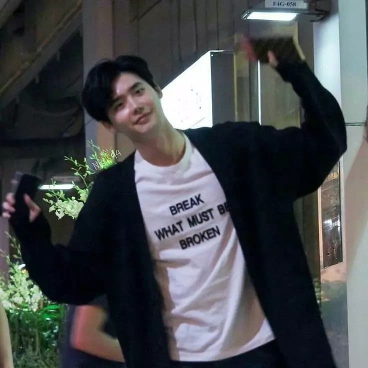 LEE JONG SUK thumbnail