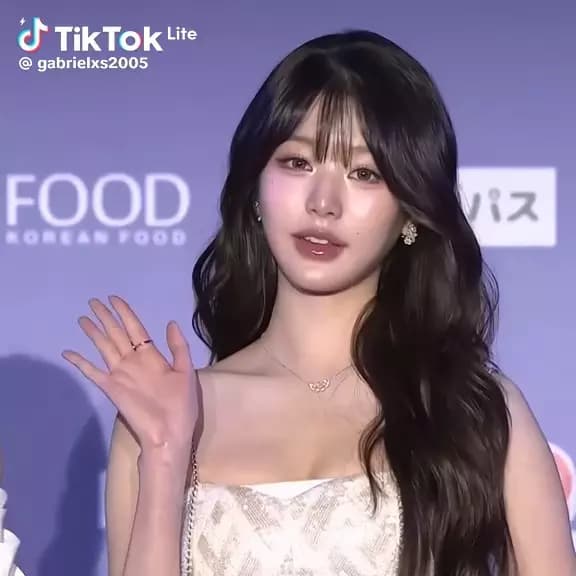 Wonyoung🌷૮꒰ ˶• ༝ •˶꒱ა thumbnail