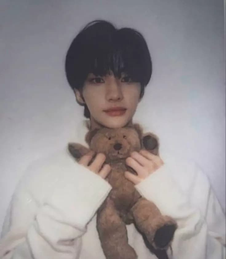 Hwang Hyunjin thumbnail