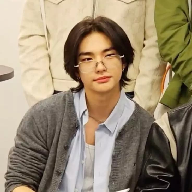 Hwang Hyunjin thumbnail
