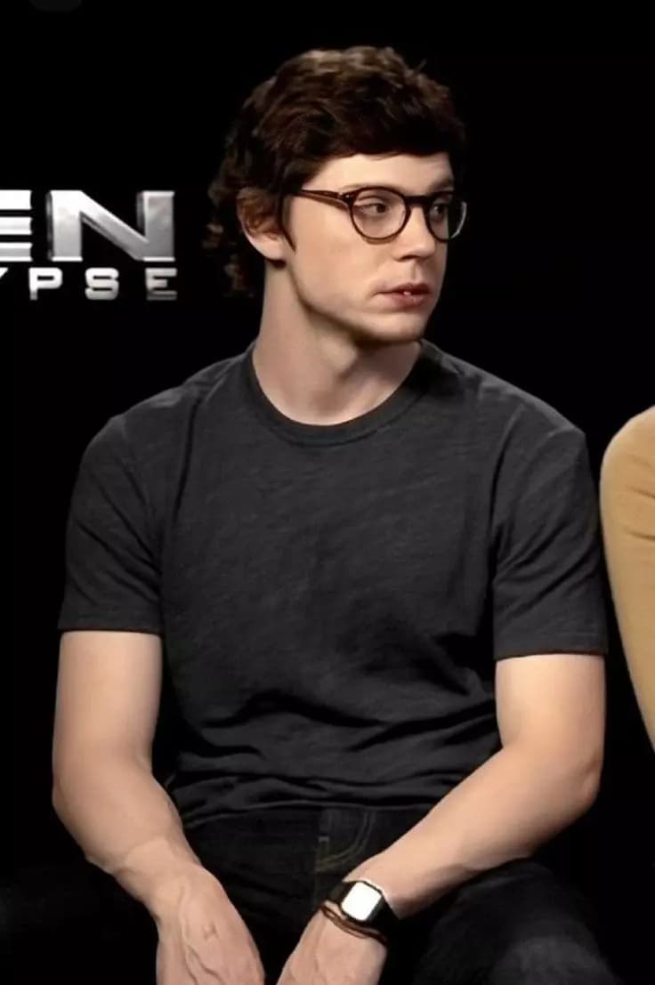 Evan Peters thumbnail