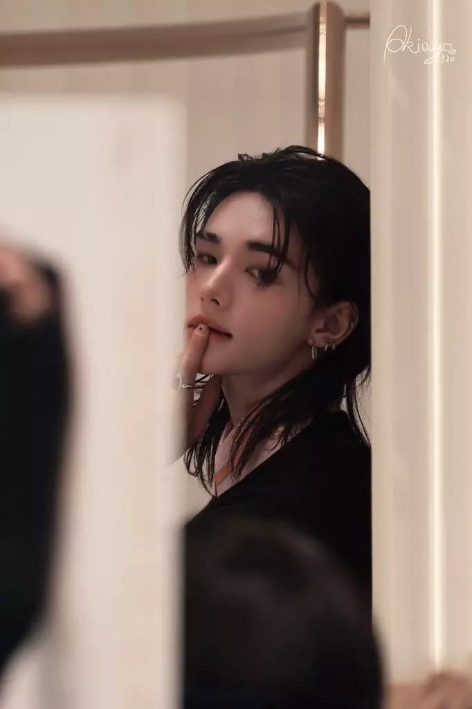 Hwang Hyunjin thumbnail