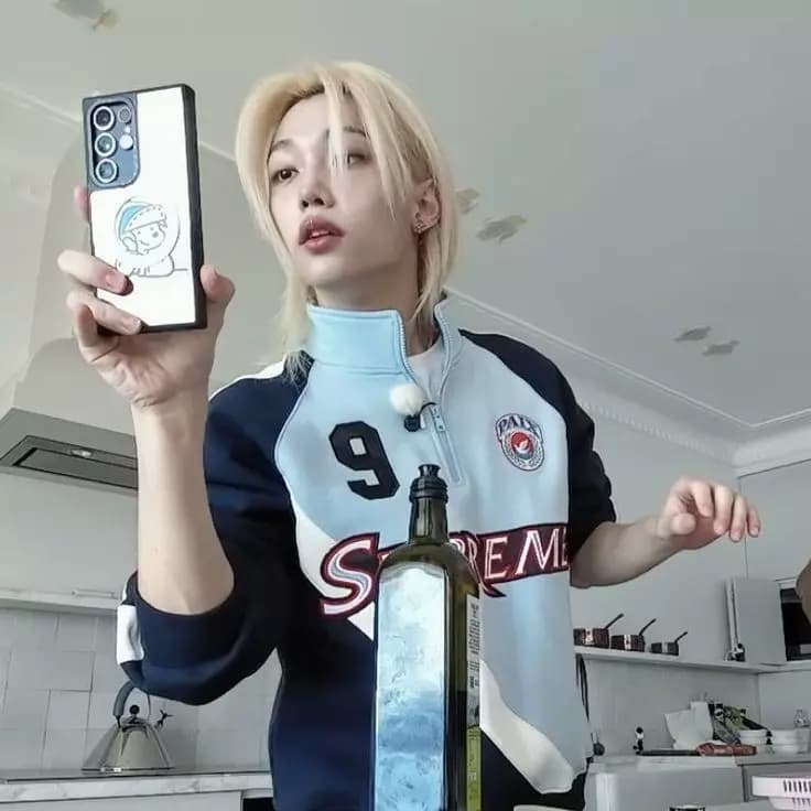 Lee Felix ✮⋆˙ thumbnail