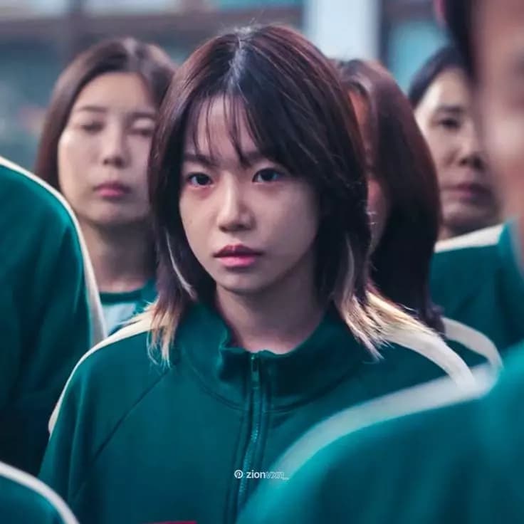 Jun-hee / 222 thumbnail