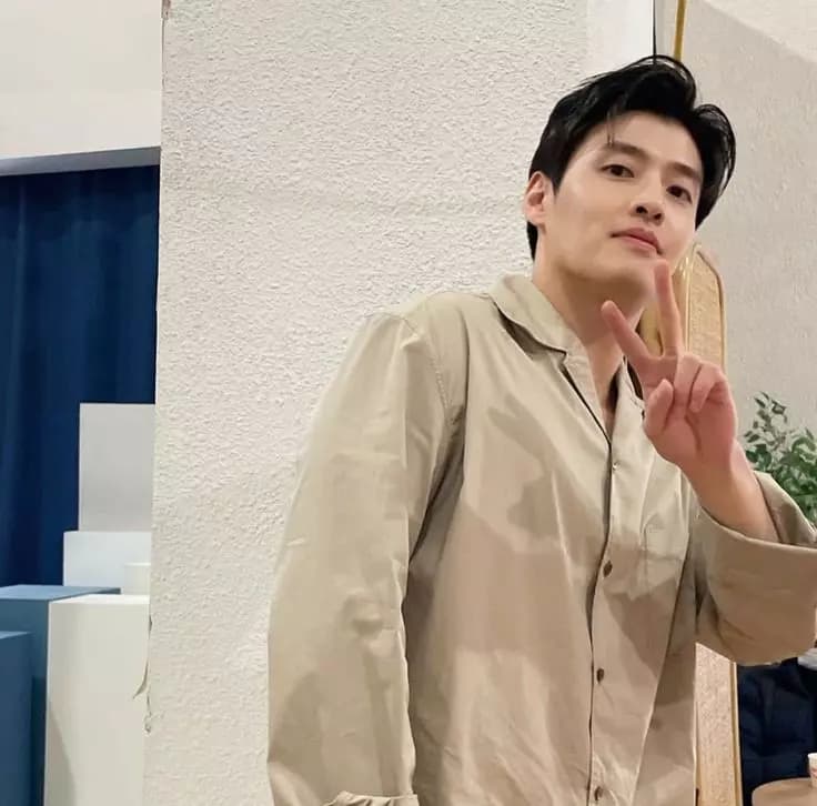 Kang Ha-neul  thumbnail