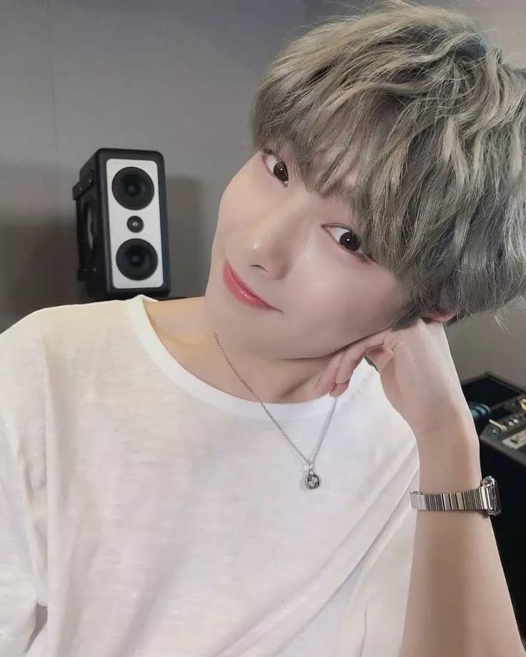 Jeongin thumbnail