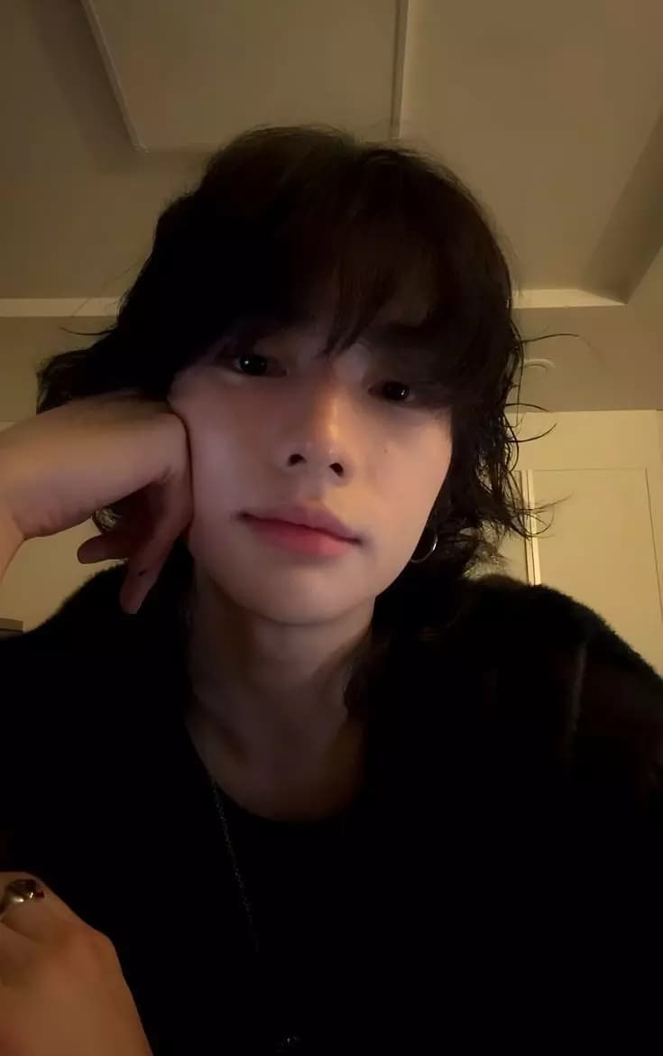 hyunjin thumbnail