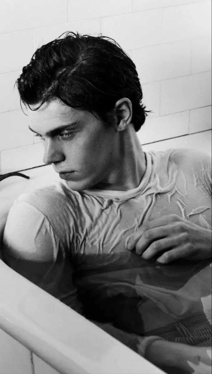 Evan Peters thumbnail