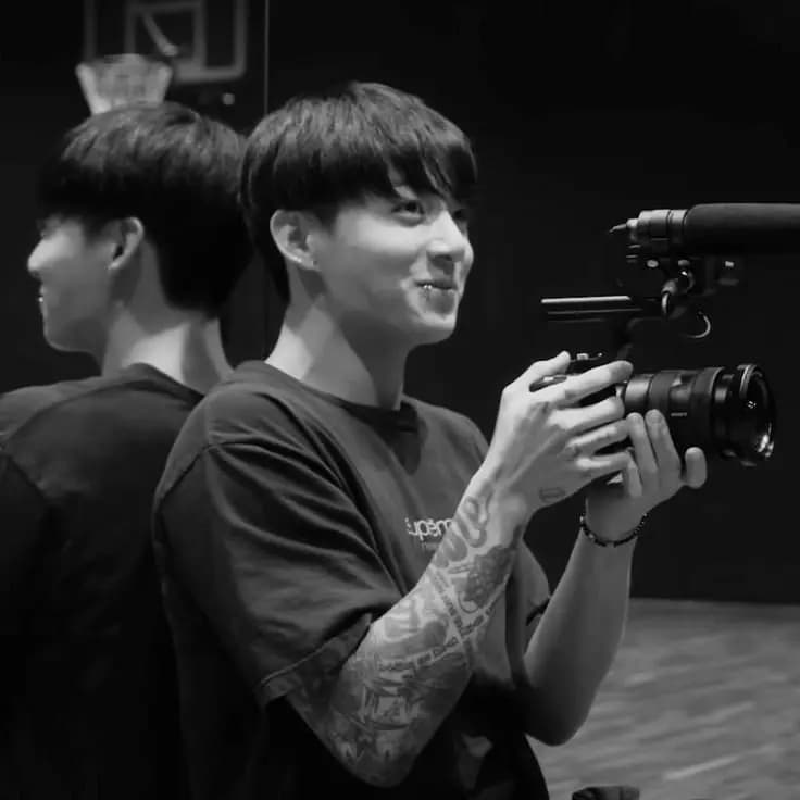 Jeon Jungkook thumbnail