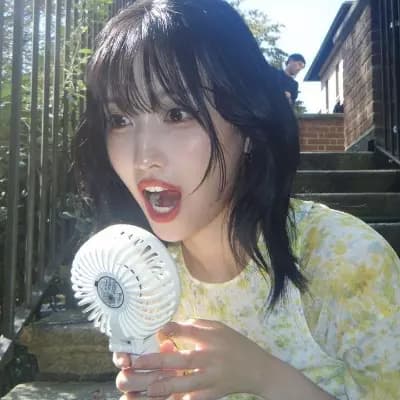 Hirai Momo thumbnail