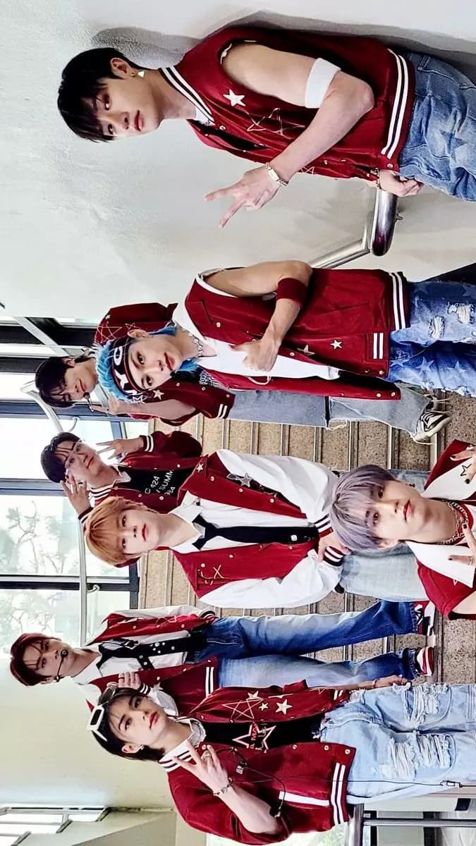 Stray Kids thumbnail