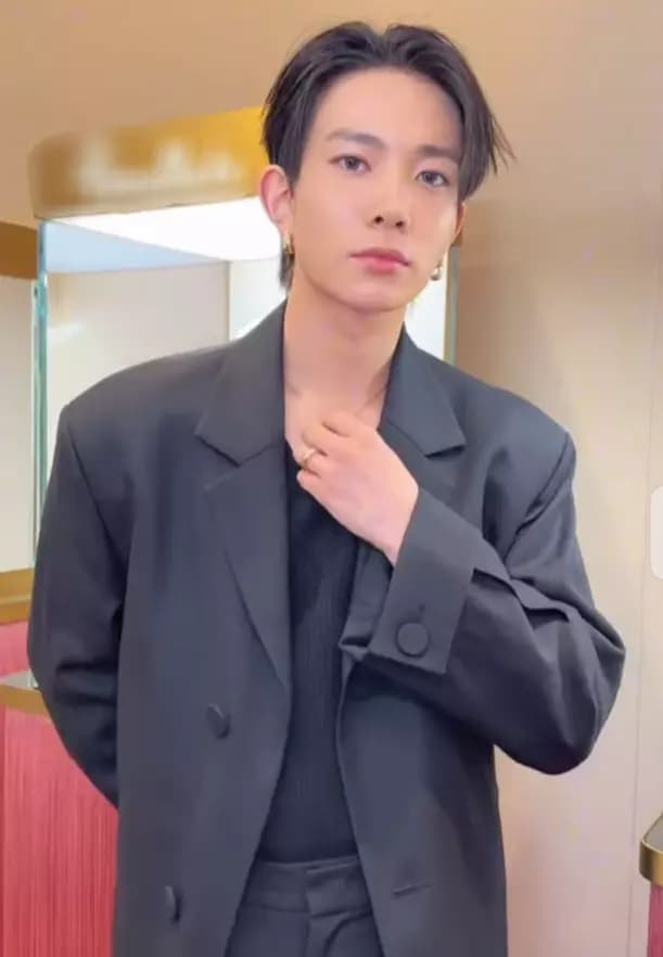 Lee Heeseung 🦋Blind date🦋 thumbnail