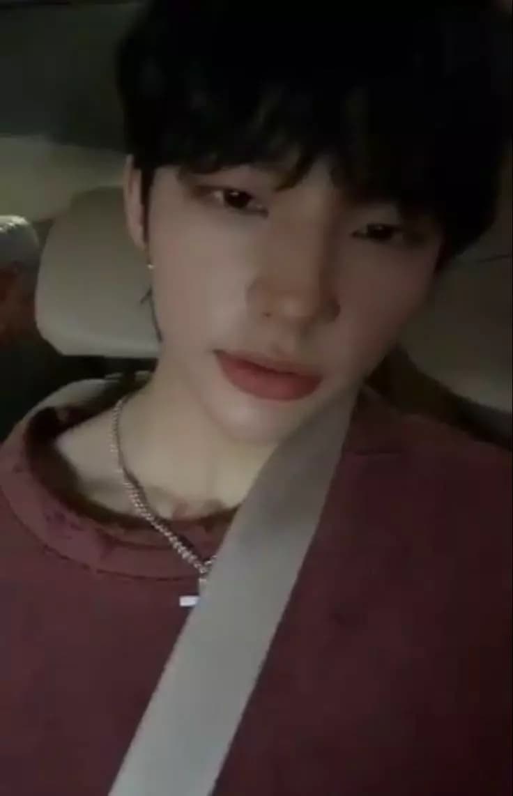 Hwang Hyunjin thumbnail