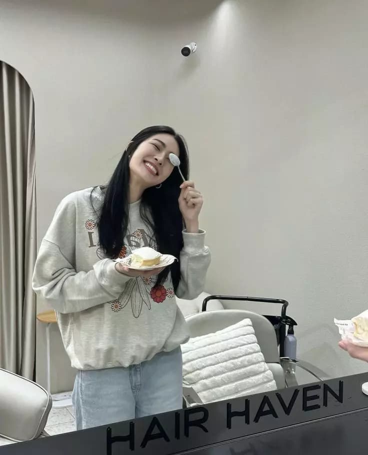 LingLing Kwong thumbnail