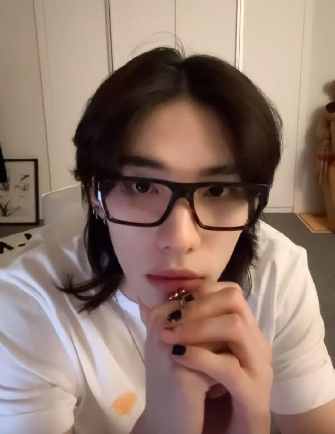 Hyunjin thumbnail