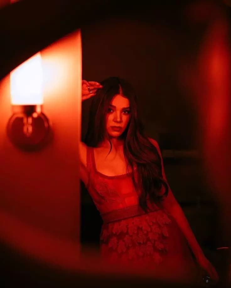 Hailee Steinfeld thumbnail