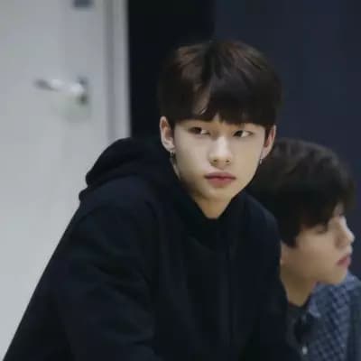 Hwang Hyunjin thumbnail