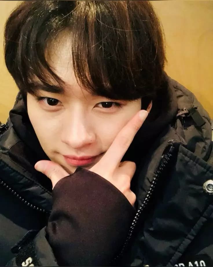 Lee Know thumbnail