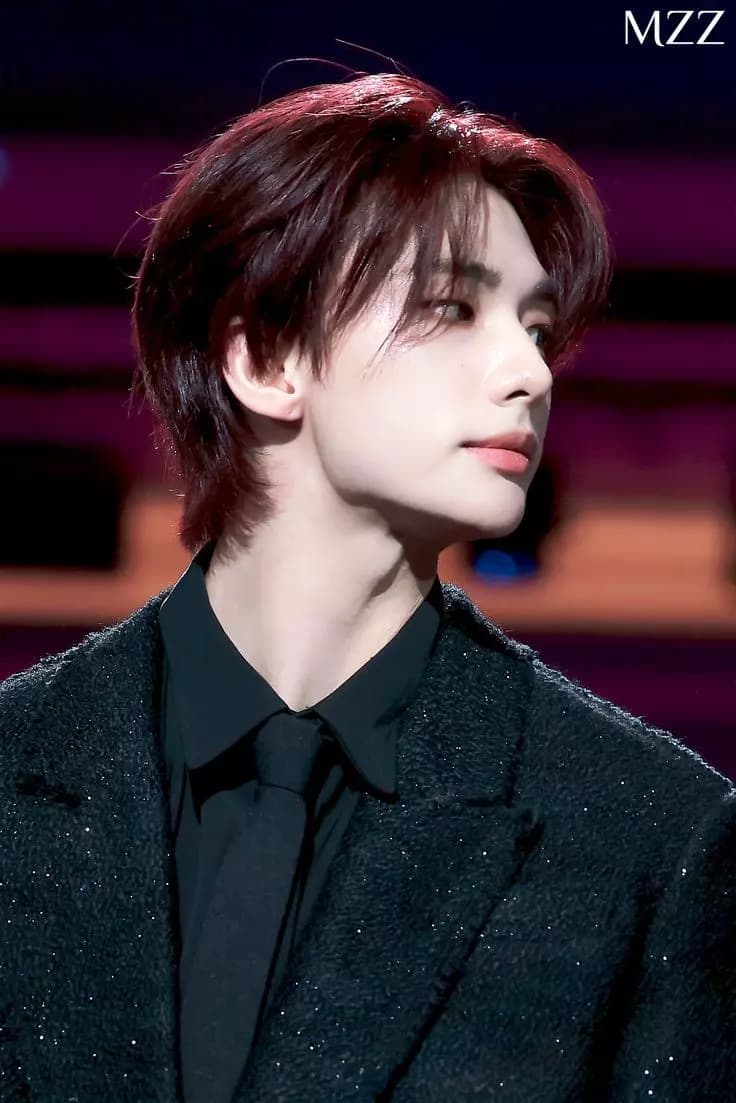 Hyunjin - Sold to a mobster thumbnail