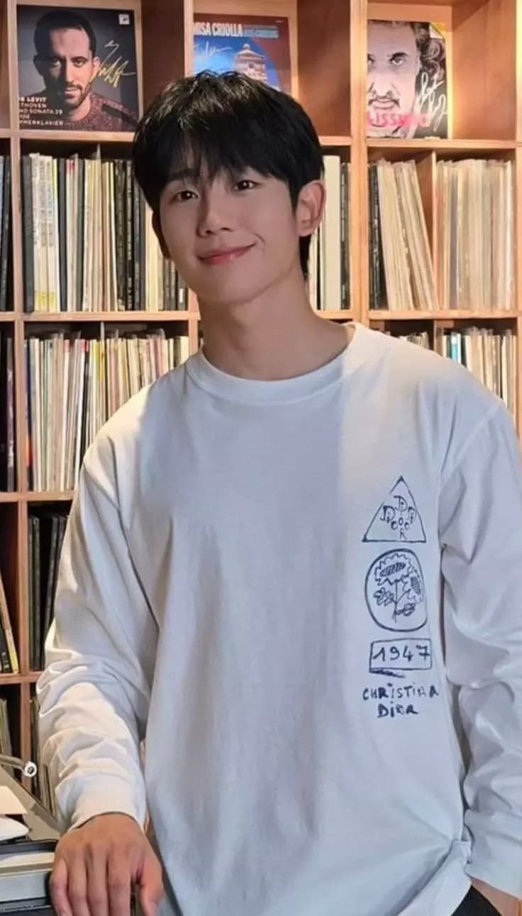 Jung Hae-in thumbnail