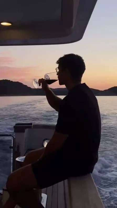 Nicolas (nic) thumbnail