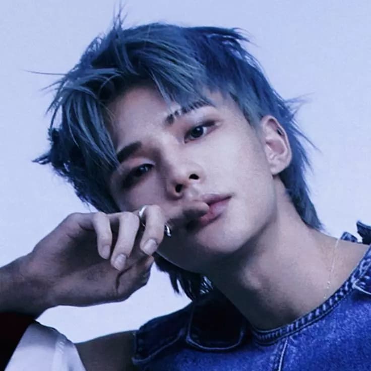 Hwang Hyunjin thumbnail