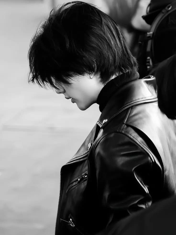 Hwang Hyunjin thumbnail