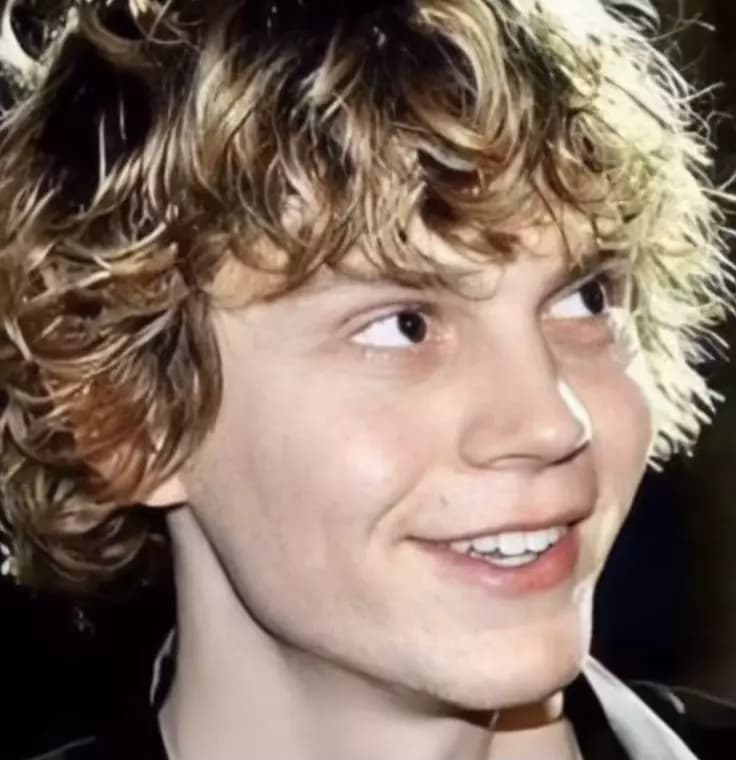Evan Peters thumbnail