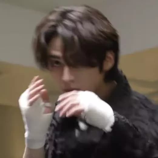 Lee Know thumbnail