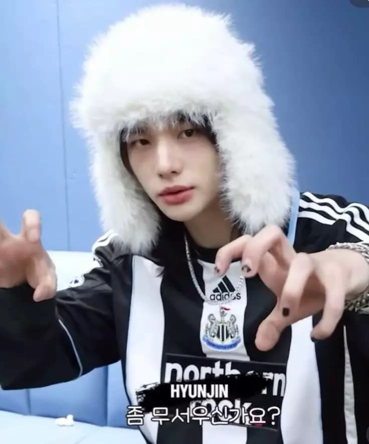 Hyunjin 💨💨 thumbnail