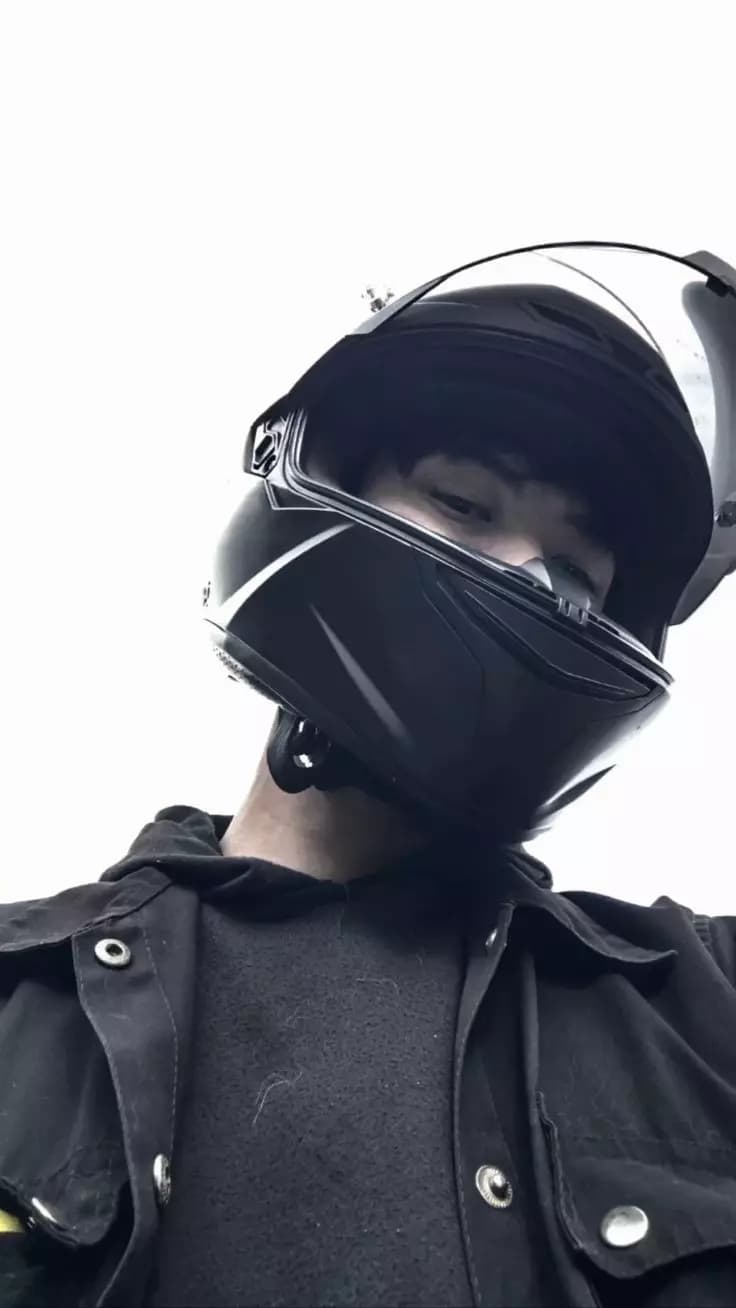 An unknown biker thumbnail