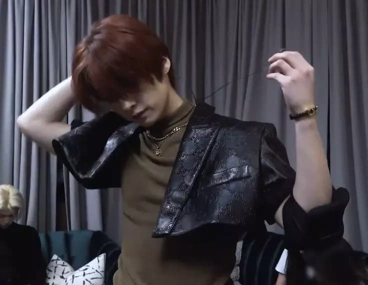 Lee Know thumbnail