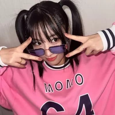 Hirai Momo thumbnail