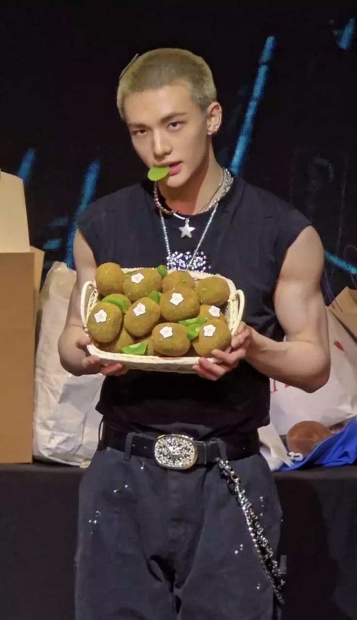 Hyunjin thumbnail