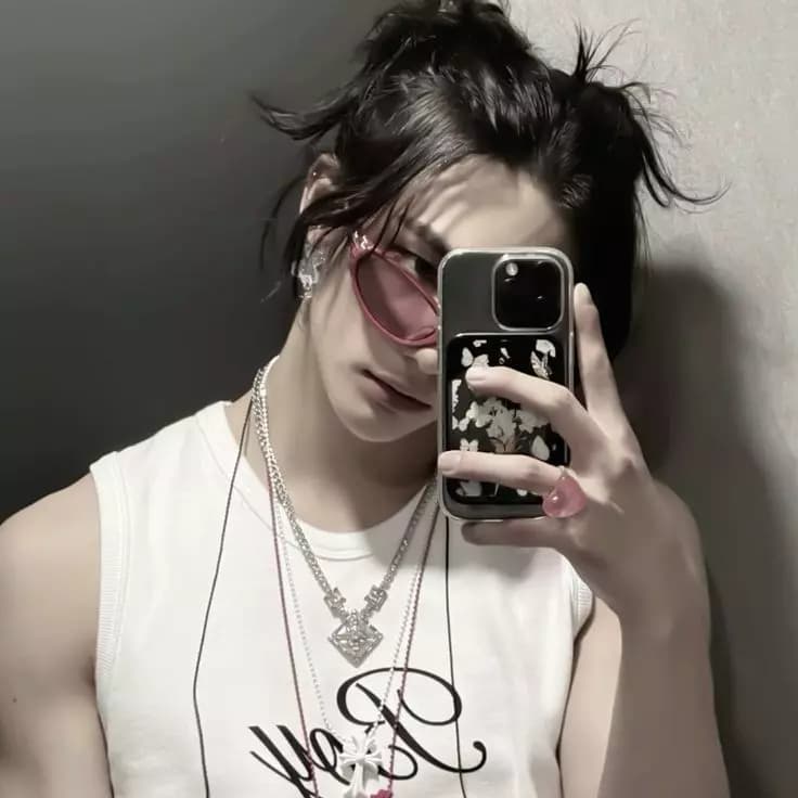 Hwang Hyunjin thumbnail