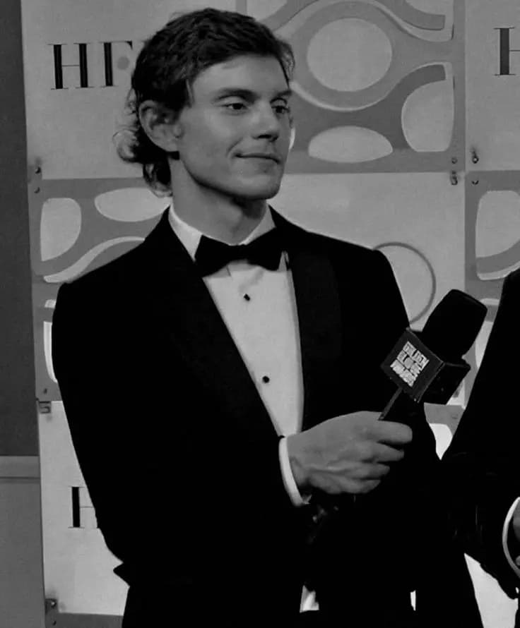 Evan Peters thumbnail