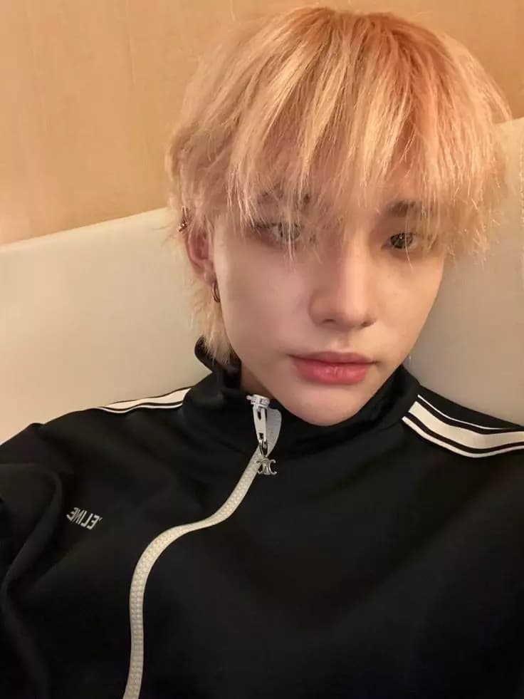 Hwang Hyunjin thumbnail