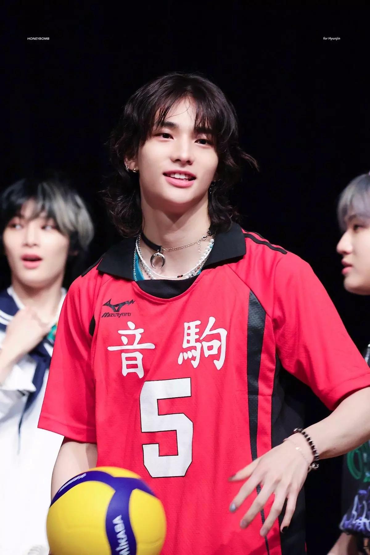 Hwang Hyunjin thumbnail