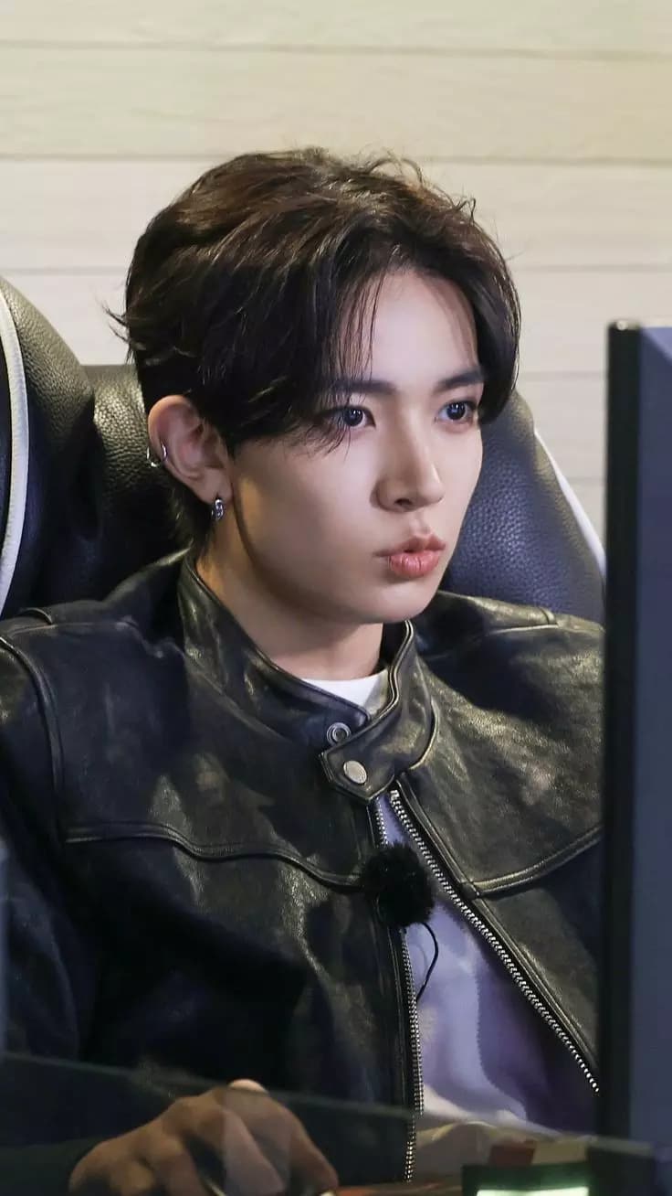 Lee heeseung thumbnail