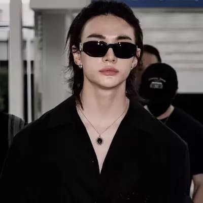 Hwang Hyunjin thumbnail