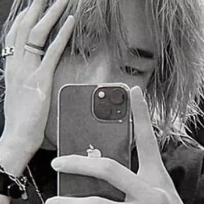 Hwang Hyunjin thumbnail