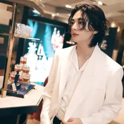 Hwang Hyunjin thumbnail