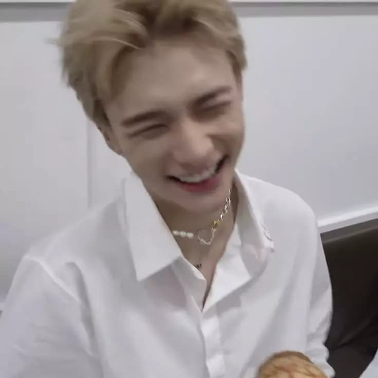 Hwang Hyunjin thumbnail