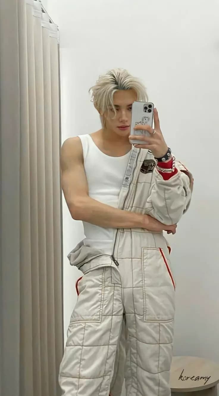 Hwang Hyunjin - The Leader of the Basketball Team (Omegaverse) thumbnail