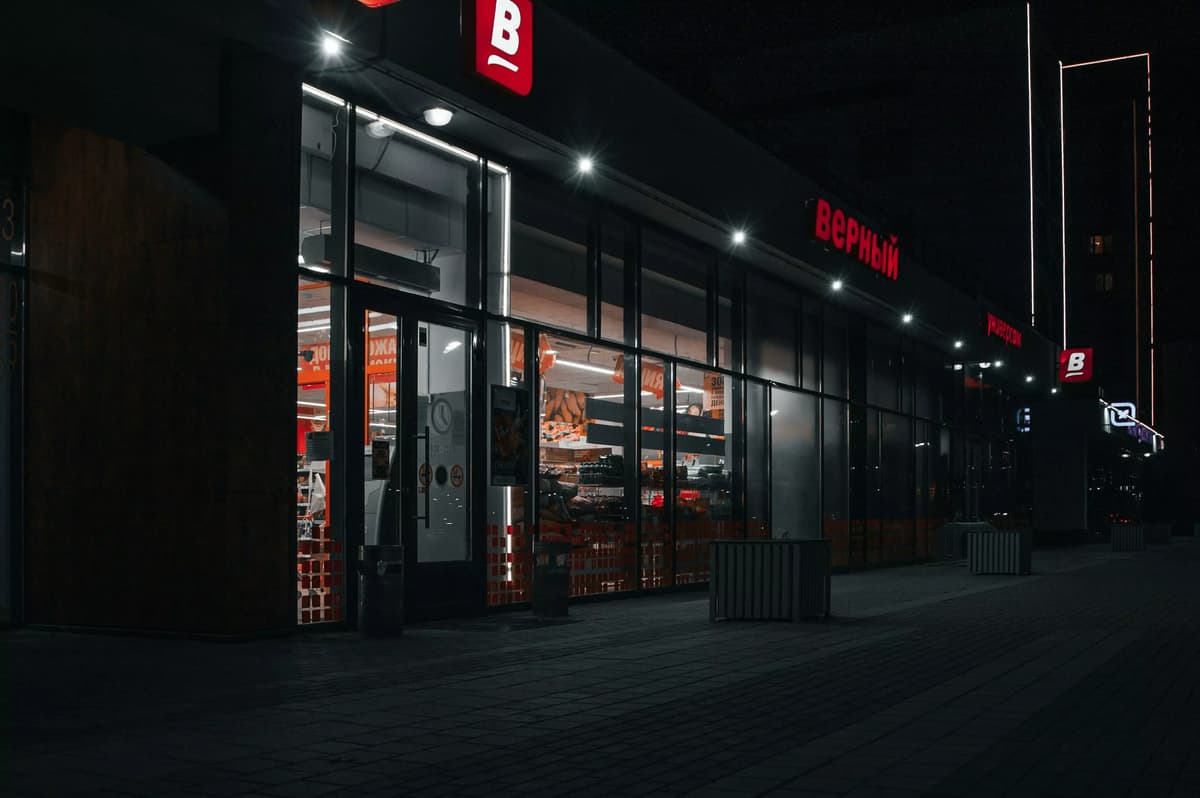 New job as the night guard [Multiple, Survive) thumbnail