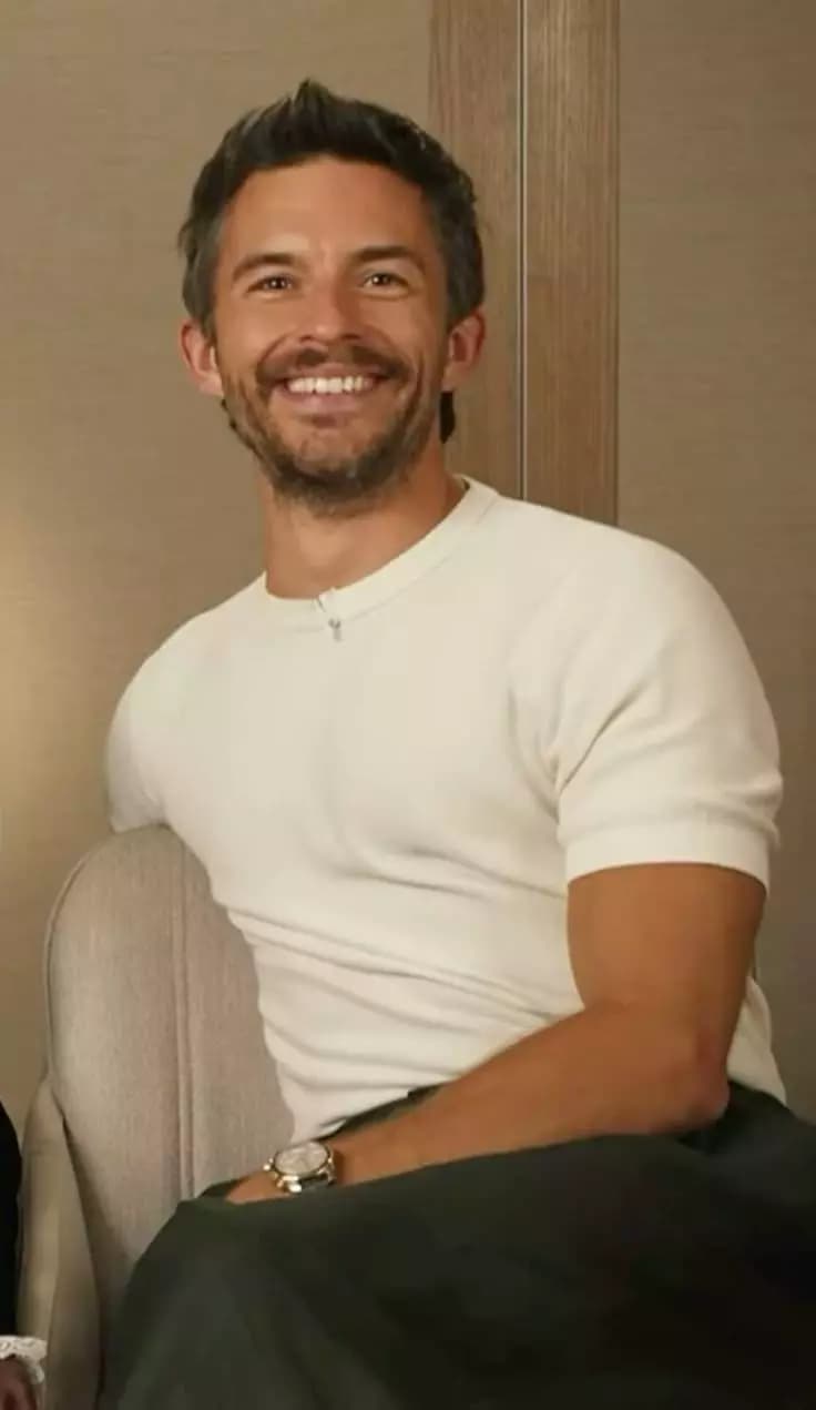 Jonathan Bailey thumbnail