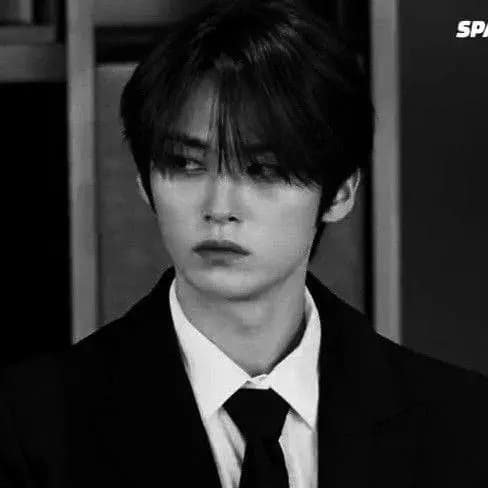 Lee Know thumbnail