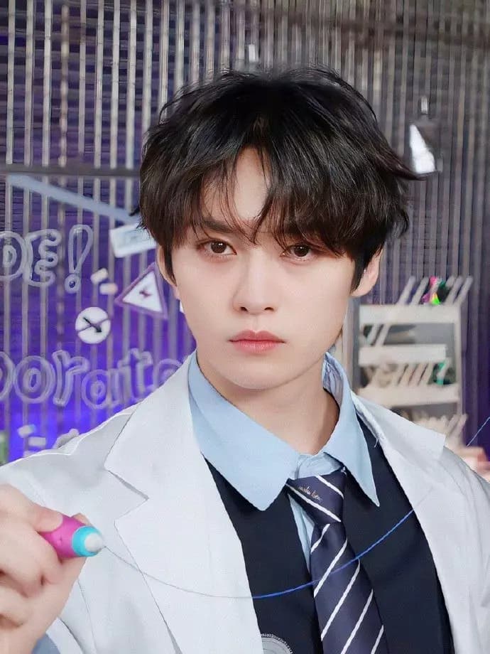 Lee Know thumbnail